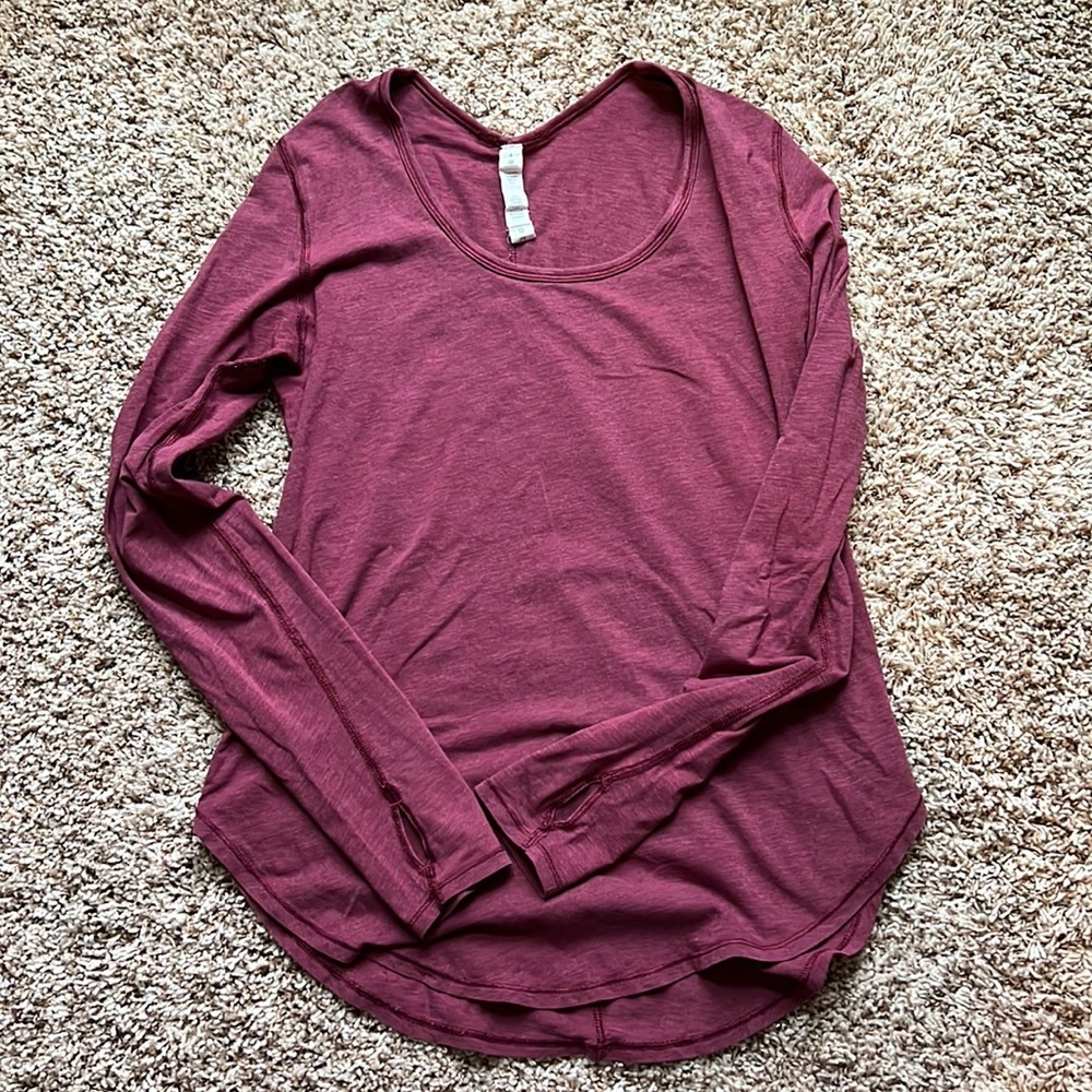 Woman’s Lululemon size 4 thumbhole long sleeve tee - Picture 2 of 3